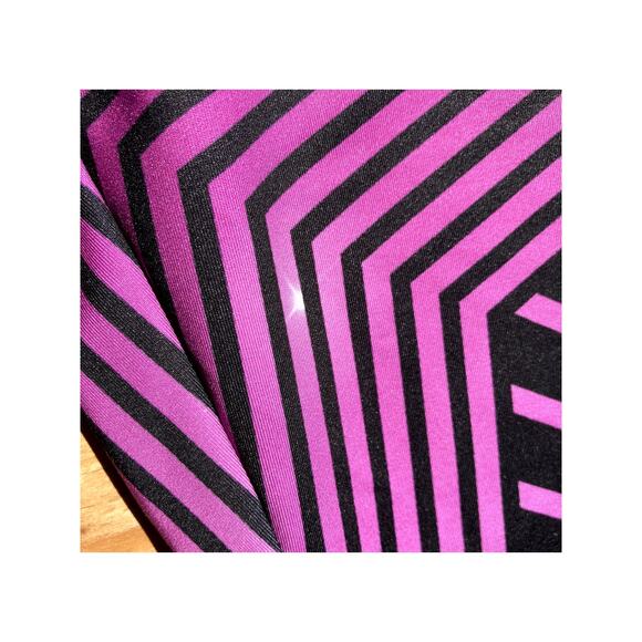 iEDM.com Stripes & Roses Graphic Patterned Leggings | Med - Picture 3 of 5